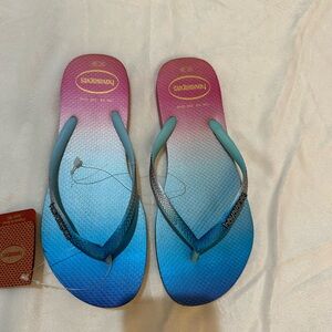 Havaianas flip flops New with tags size 7/8 blue/pink tiedye